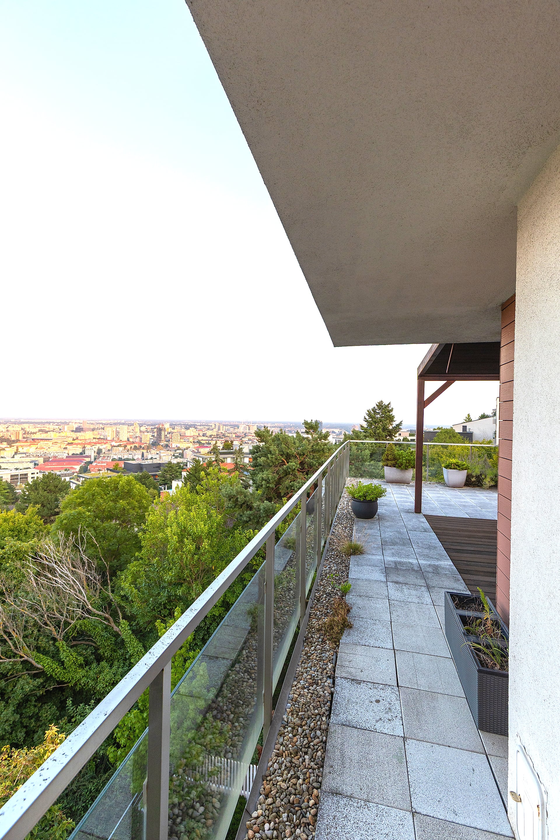 Panoramatický výhľad z terasy na Bratislavu